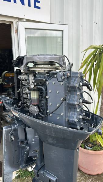 Moteur Yamaha Enduro 60 CV 2T, 3 cylindres, mélange, démarrage manuel, barre franche